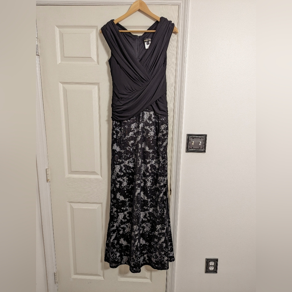 Tadashi Shoji black & silver sequin formal gown Maxi dress size 6